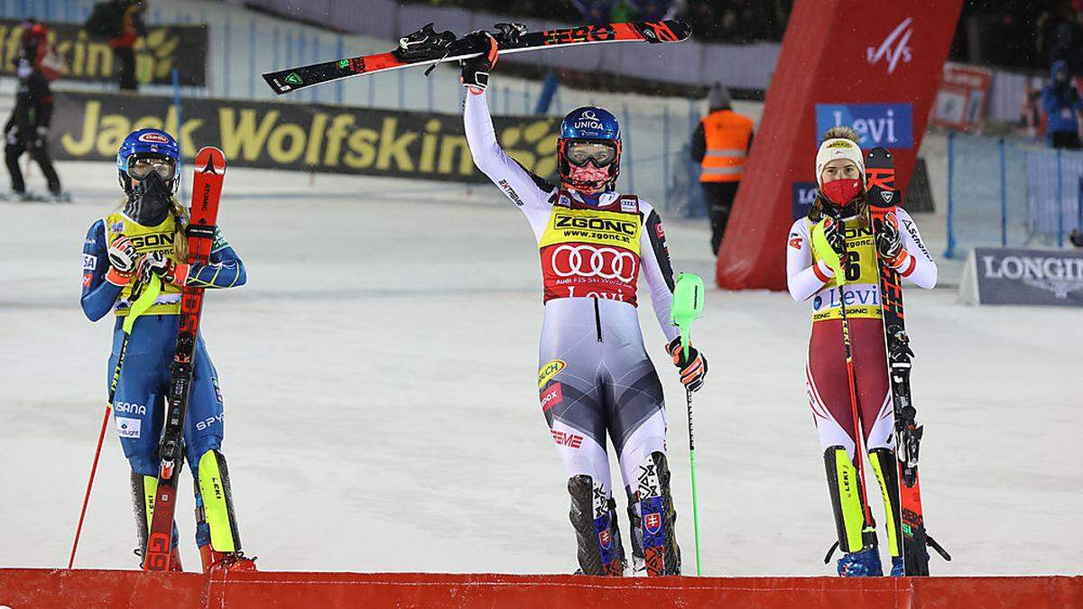 Petra Vlhova siegt in Levi vor Mikaela Shiffrin (links) und Katharina Liensberger