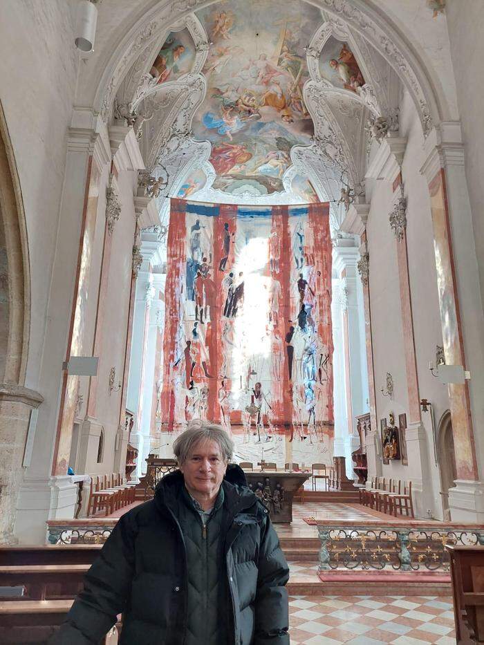 Michael Hedwig dürfte sein Fastentuch für einige Jahre in der Pfarrkirche St. Andrä in Lienz belassen