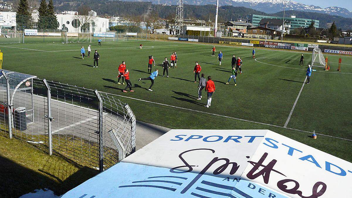 Die sechs Sportanlagen in Spittal - hier Goldeckstadion und Hallenbad (links oben) - lassen sich Steuerzahler was kosten