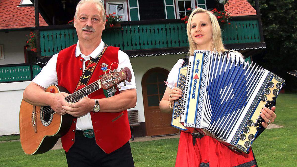 Peter Krienzer und Tanja Blühwald treten als &quot;Tanja und Peter&quot; auf, so am Samstag, dem 19. Juni, im Landcafé Kern in Afling