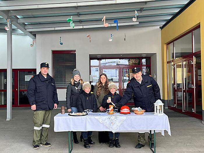 Die Freiwillige Feuerwehr Köttmannsdorf schenkt mit ihrer Aktion viel Licht 