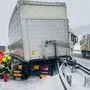 Auf der A9 bei Wald am Schoberpass ist am Donnerstag ein Lkw durch die Mittelleitschiene gekracht 