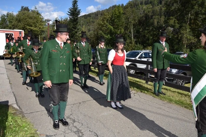 Am Sonntag erinnerte Obfrau Karin Dorfer beim Frühschoppen mit dem MV Mariahof an die wichtigsten Ereignisse seit Bestehen der Musikkapelle.