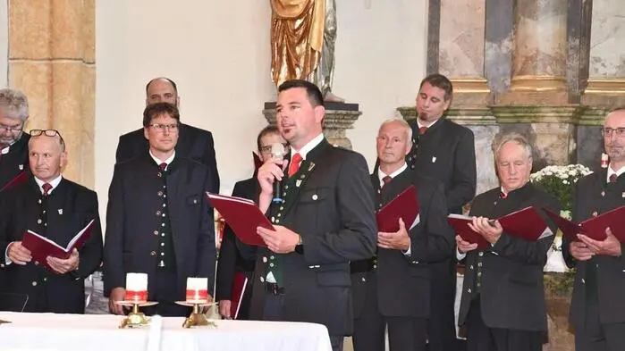 Bis auf den letzten Platz gefüllt war die Pfarrkirche Stadl beim Festkonzert anlässlich 75 Jahre MGV Stadl. Obmann Gerald Tockner freute sich über die große Besucherschar.