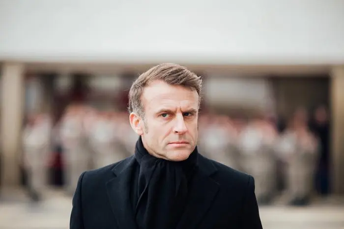 President Macron Presents Wishes To French Armies - France Visit by the President of the Republic Emmanuel Macron, on January 20, 2025, to the command of Digital and Cyber Land Support CATNC created in 2024 on the historic site of the military communications school. He also presents wishes to the armies during this trip to Cesson-Sevigne, near Rennes, France. Photo by Yannick BILLIOUX/ABACAPRESS.COM Cesson-Sevigne France PUBLICATIONxNOTxINxFRAxUK Copyright: xBilliouxxYannick/ABACAx