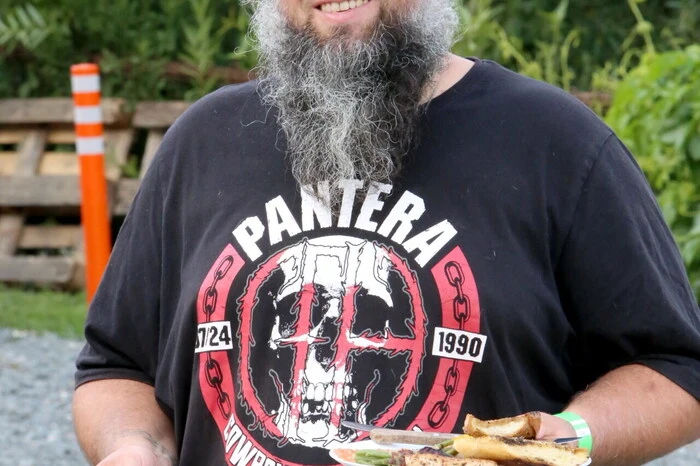 Am Samstag lud das Wirtepaar zum Grillabend. 