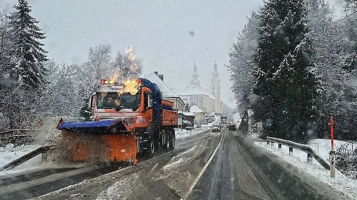 Die Schneeräumung läuft auf Hochtouren.