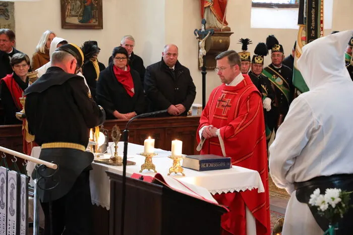 Anschließend wurde das Barbarahochamt in der Pfarrkirche Vordernberg feierlich mit Pfarrer Johannes Freitag zelebriert.