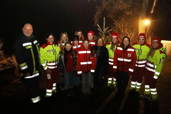 Jürgen Nageler freute sich dass auch eine Abordnung vom Roten Kreuz Feldkirchen mit der 3. Präsidentin Brigitte Pekastnig gekommen ist!