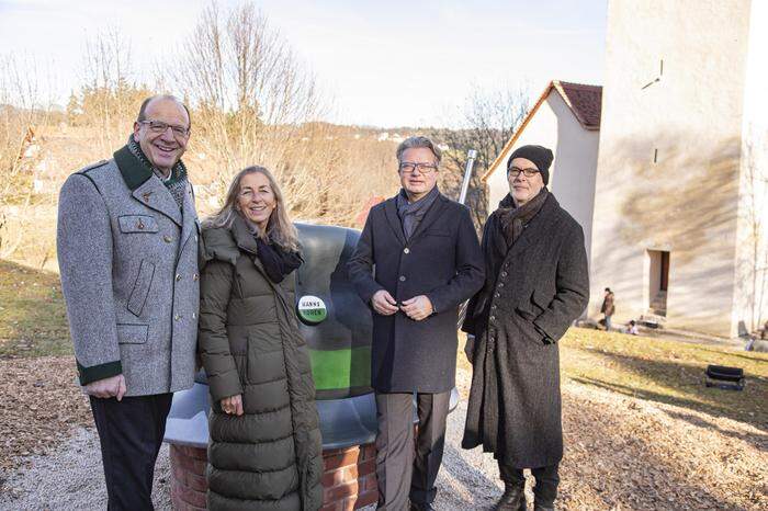 Bgm. Josef Birnstingl, Elisabeth Fiedler, LH Christopher Drexler, Künslter Werner Reiterer