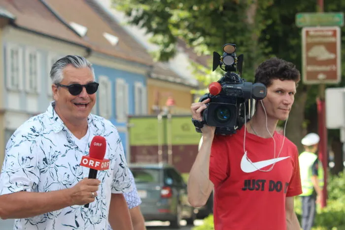 Auch der ORF wartet sehnlichst auf die Boliden in Mureck.