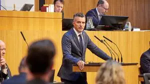 Am Redner:innenpult: Nationalratsabgeordneter Gernot Darmann (FPÖ)