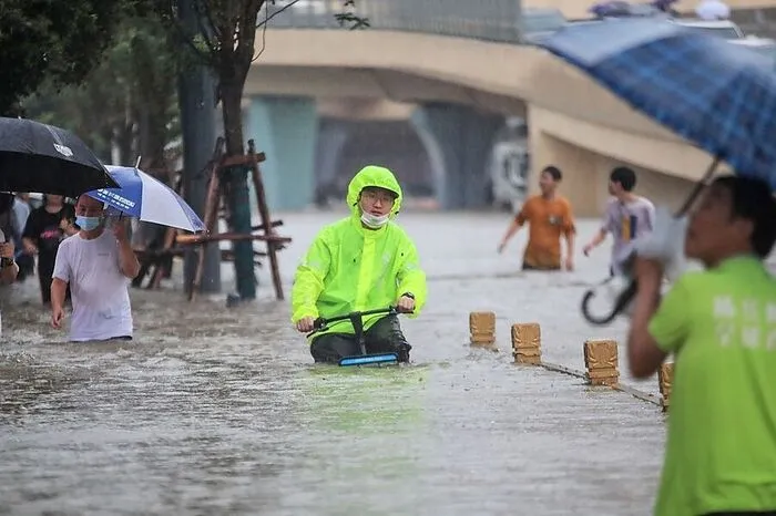Der Wirbelsturm sorgte auch in den Provinzen Zhejiang und Fujian für Unwetter. 