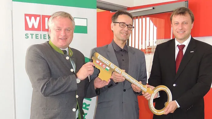 Symbolische Schlüsselübergabe in der Servicestelle Radkersburg: Josef Majcan, Josef Sommer und Thomas Heuberger