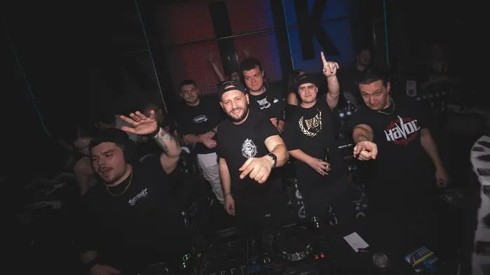 In der Event Fabrik Niklasdorf dröhnten vergangenen Samstag bei der „Harder Styles“-Party härtere Beats aus den Lautsprechern – von Hardstyle und Uptempo bis hin zu Hardcore und Raw.