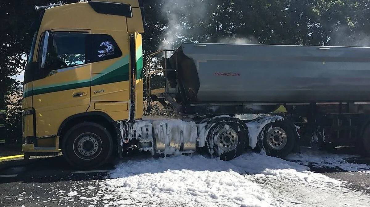 Feuerwehr löschte den Lkw-Brand