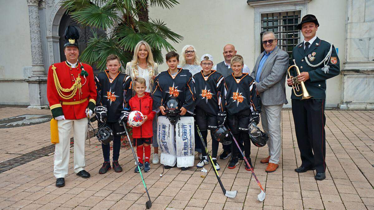 Robert Gröppel (Bürgergarde), Niklas Tangerner (Ultra Stars), Raphael Pipan (SV Rothenthurn), Evelyn Köfer, Angelo De Piero, Ingrid Paulitsch, Enzo De Piero, Marco Brandner, Martin Scheiflinger, Peter Dekan (Naturfreunde) und Johannes Köstner (Stadtkapelle) sind bereit