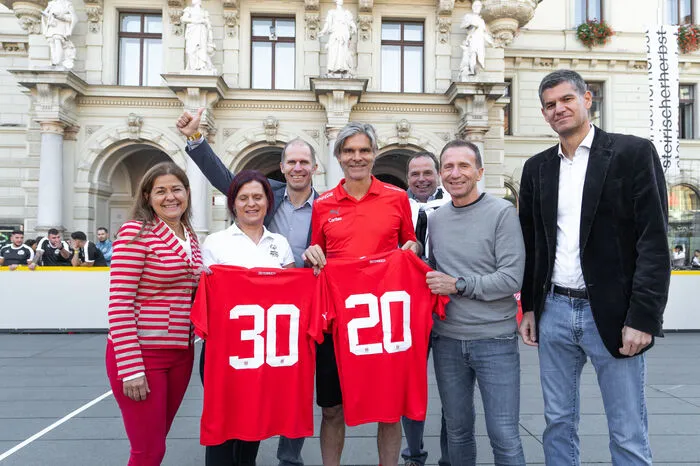 Mit dabei waren auch Special Olympics-Nationaldirektorin Nicole Koch, Homeless World Cup Teamchef Gilbert Prilasning und die beiden ehemaligen Internationalen Jasmin Eder und Michael Liendl.
