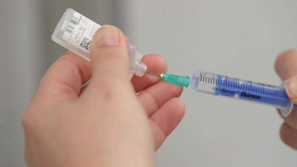 Der Corona-Impfstoff ist begehrt, Lieferverzögerung erschweren den Zugang