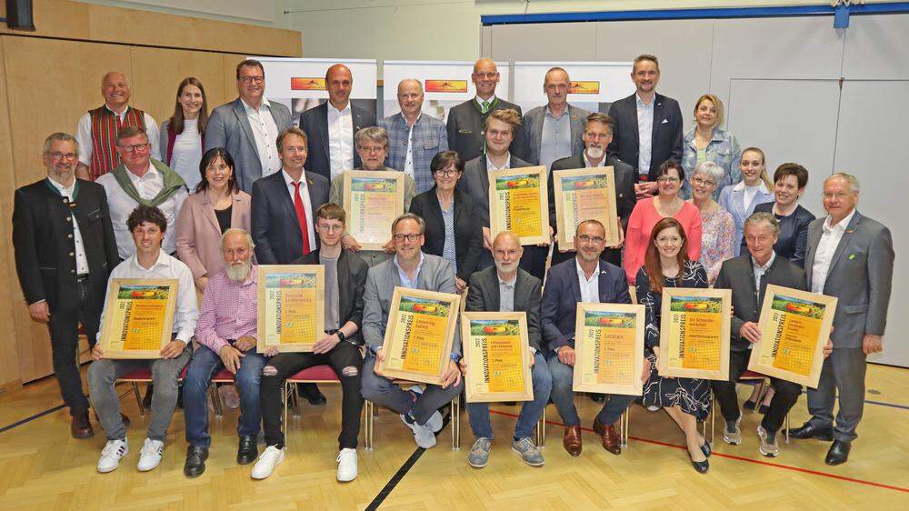 Preisträger des Innovationspreises Handwerk mit Vertretern des Steirischen Vulkanlandes und Ehrengästen