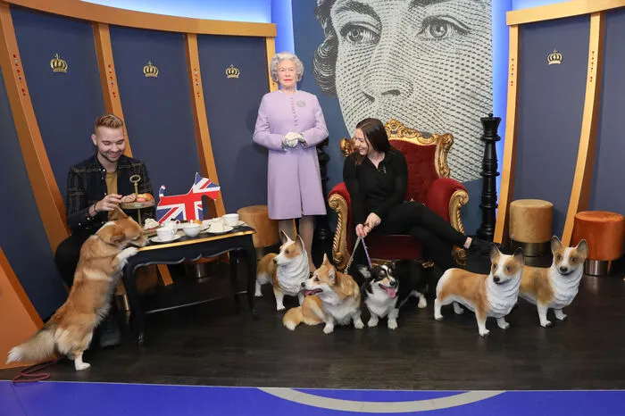 Auch im Wiener Wachsfigurenkabinett "Madame Tussauds" ist die Queen mit ihrem tierischen Gefolge zu sehen.