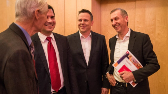 174 von 241 Delegierten waren zum Parteitag der SPÖ Graz gekommen und haben Michael Ehmann mit 98,84 Prozent nun auch offiziell zum Vorsitzenden gekürt.