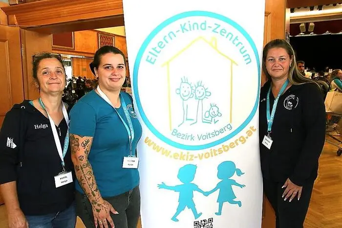 EKiZ-Leiterin Katrin Kraxner (rechs), Helga Praßl und Karin Pagger, die mit rund 80 freiwilligen Helferinnen und Helfern die bestens organisierte Veranstaltung schupften, freuten sich, dass der Andrang an allen Tagen enorm war. Der Besucherzustrom zeigt, wie wichtig solche Basare sind.