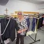 Karla Weber im Kleiderladen der Parrcaritas Spittal