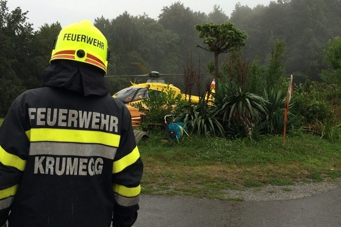 Er wurde mit Beckenverletzungen ins LKH Graz geflogen.