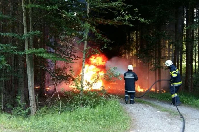 Die Freiwillige Feuerwehr Großhartmannsdorf wurde zur Unterstützung nachalarmiert.