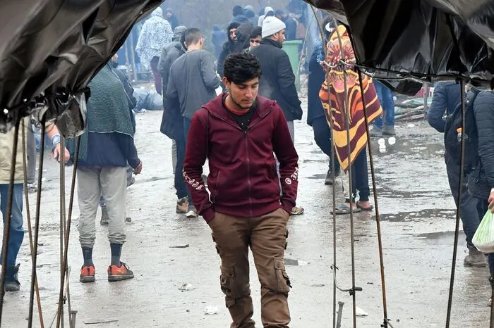 "Vucjak muss noch heute geschlossen werden. Wenn das nicht getan wird, werden Menschen zu sterben anfangen", sagte Mijatovic. Etwa 600 Personen halten sich dort derzeit auf.