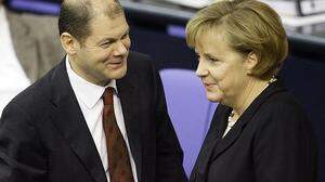 Olaf Scholz, damals Bundesarbeitsminister, vor elf Jahren mit Kanzlerin Angela Merkel: Diesmal ist es eine Zwangsheirat zwischen Union und SPD