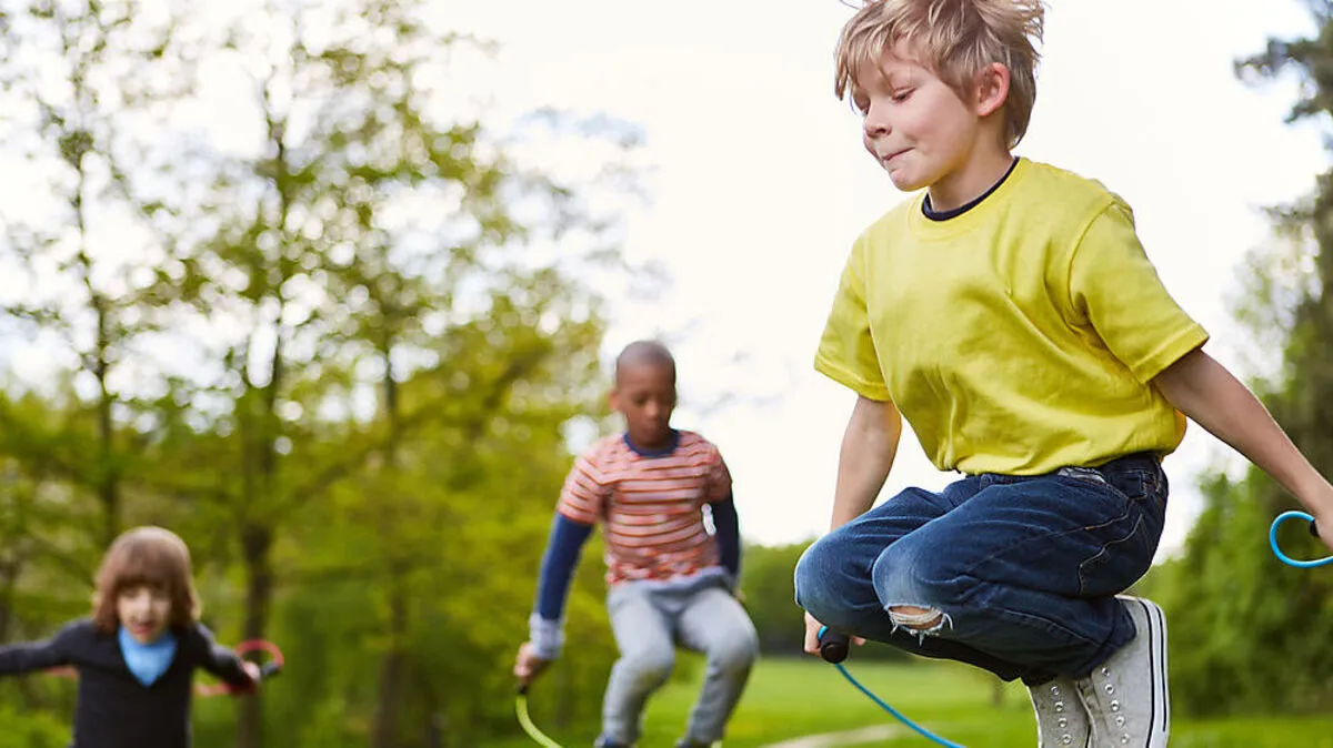 Ab in die Ferien: Auf die Kinder warten jede Menge Aktivitäten sowohl drinnen als auch draußen