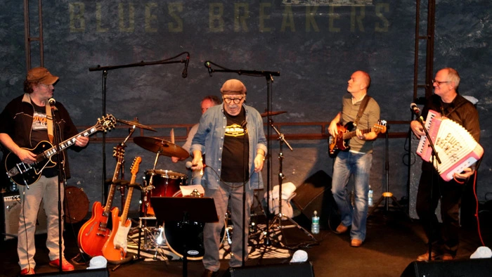 Die „Bluesbreakers“ mit Dieter Themel, Arthur Ottowitz, Jörg Friessnegg, Helmut Spreitzer und Kiki Oswald sind seit 35 Jahren erfolgreich unterwegs.