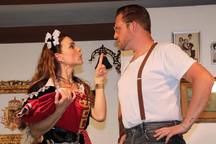 Weitere Termine sind für 26., 27. und 28. April sowie für 4. Mai im Restaurat Pizzburg anberaumt. Von 10. bis 12. Mai tritt die Theatergruppe in der Festhalle Rassach auf. Für alle Termine gibt es noch Karten unter der Nummer 0664-34 56 100.