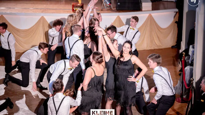 Unter dem Motto „Die Matura – ein (un)organisiertes Verbrechen“ lud das Stiftsgymnasium St. Paul am Samstag zum Ball ein. Los ging es um 20.30 Uhr im Konvikt des Stiftes St. Paul. Für Unterhaltung sorgten die „Casino Band“, „Jalix“ und „DJ Blackout“.