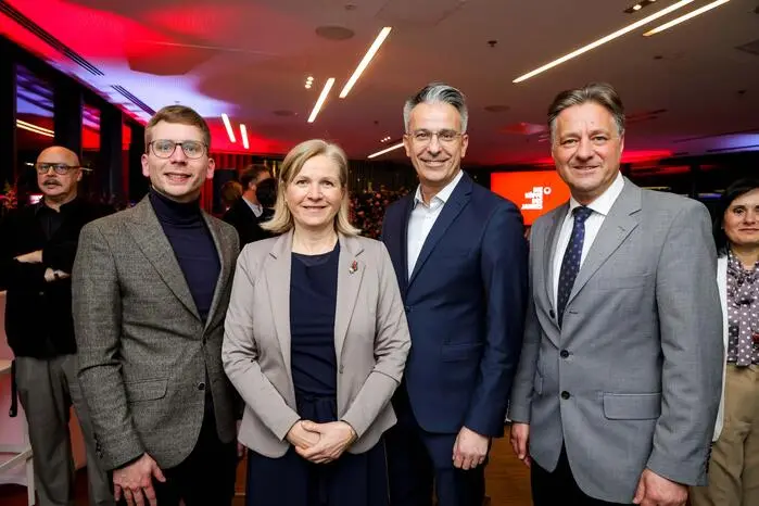... die Stadt Graz mit Stadtrat Robert Krotzer (KPÖ), Vizebürgermeisterin Judith Schwentner (Grüne), Stadtrat Kurt Hohensinner (ÖVP), FPÖ-Spitzenkandidat René Apfelknab