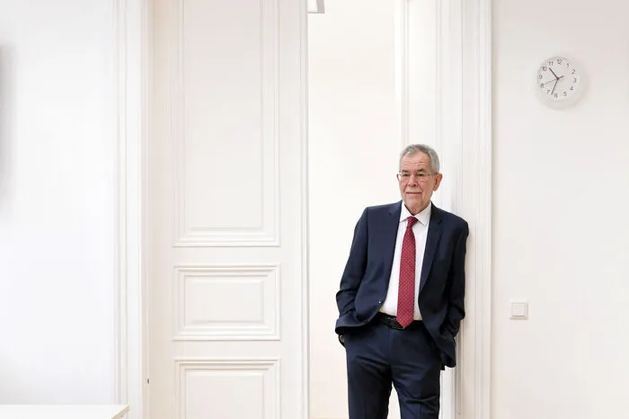 "Wenn man zwei Personen wie Gladiatoren aufeinanderhetzt, darf man sich nicht wundern, wenn man 'Blut' sieht" - Alexander Van der Bellen in der Nachbetrachtung des unmoderierten ATV-Duells.