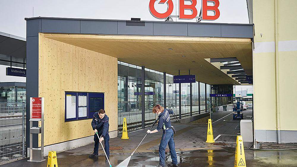 ÖBB reinigt Bahnhöfe und Bahnsteige