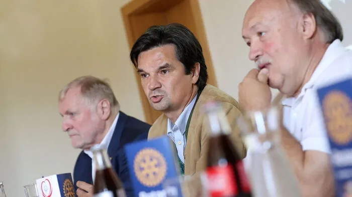 Laurenz Maresch (Mitte) bei einem Pressetermin mit Gerhard Hellmann und Marc Angelini (Special Olympics)