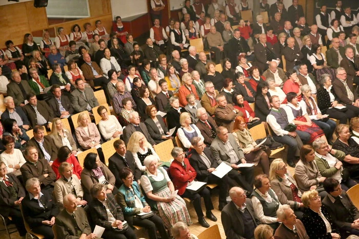 Im örtlichen Kulturhaus ging der 44. Liederabend „So klingt's im Krappfeld" über die Bühne. 