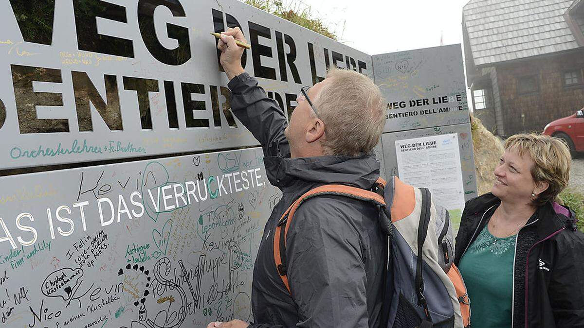 Wall of Love bei der Alexanderhütte. Hier startet der Sentiero dell' Amore