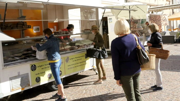 Wenn die rund 30 Marktfieranten jeden Mittwoch und Samstag zum Bauernmarkt laden, bleiben die Besucher nicht aus. 