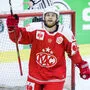 Johannes Bischofberger, der exzellente Eisläufer erzielte das 2:0 für den KAC