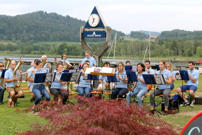 Die Feuerwehrmusik Pölling lud zum Konzert in das Strandbad. 
