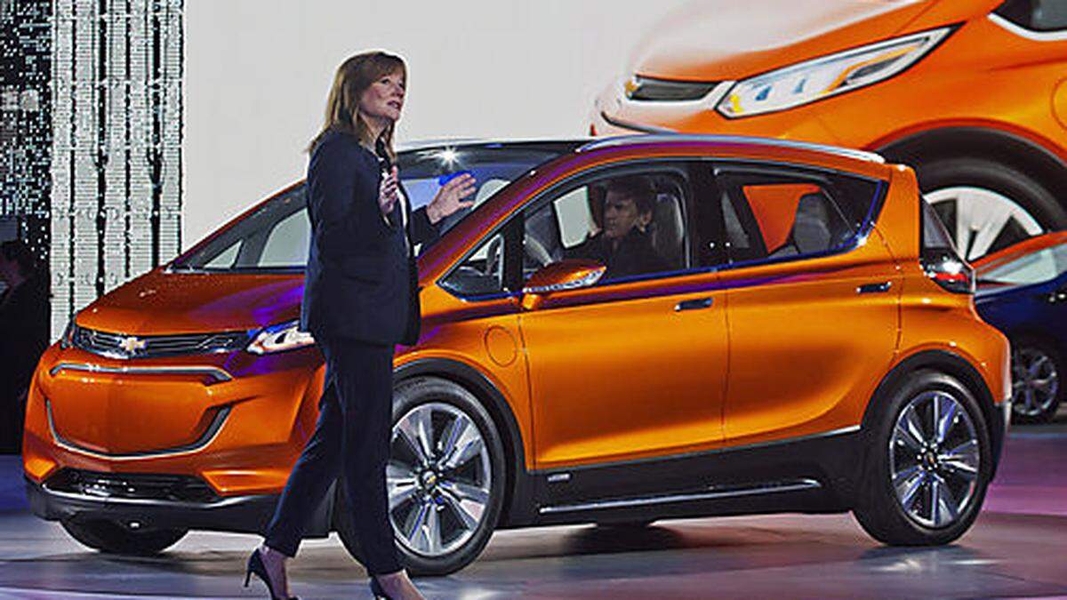 GM-Chefin Mary Barra präsentiert den Bolt