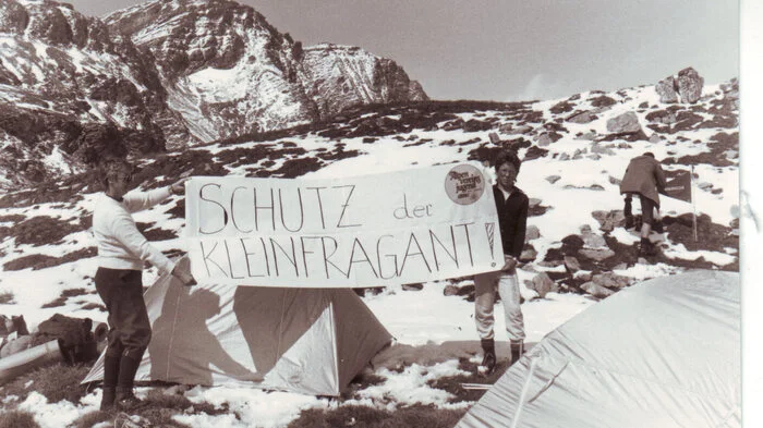 Die Sektion setzte sich vor allem seit den 1970er Jahren stark für den Naturschutz ein. Wie hier 1989 mit Mahnwachen in der Kleinfragant.