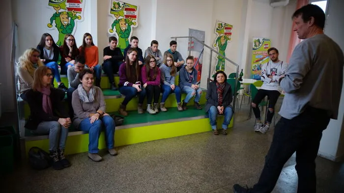 13 Schülerinnen und Schüler der NMS St. Stefan besuchten im Rahmen der "Regionalen Produktanalyse" der Initiative "Faszination Technik" das Werk Brevillier Urban & Sachs in Graz.