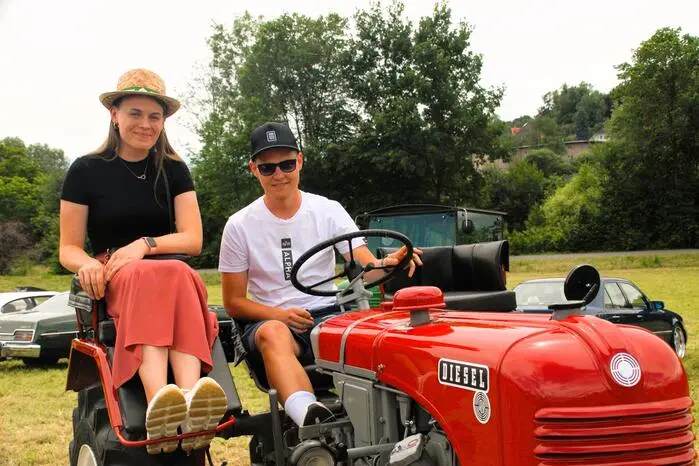 Der örtliche Oldtimer-Club veranstaltete auch heuer ein Treffen am Dorfhofgelände mitten im Ort. 