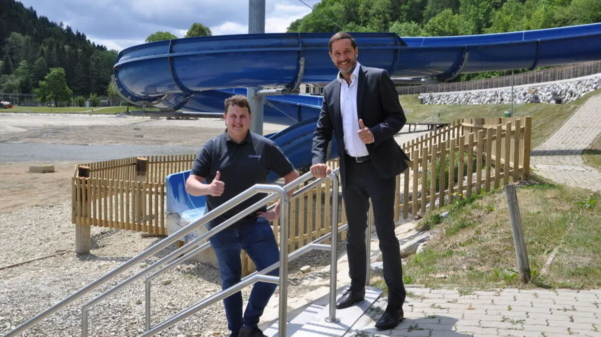 Elias Theiner (links) und Bürgermeister Harald Mulle